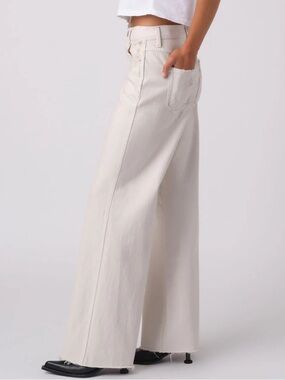 AMO Frida in White Oak size 24 inseam 33